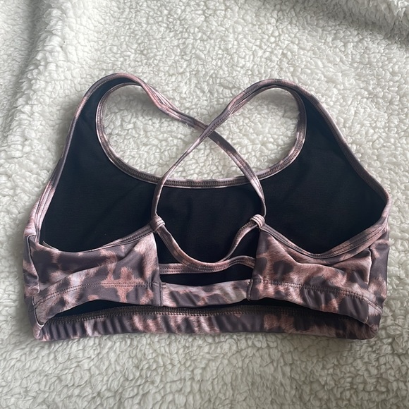 Onzie Low Impact Sports Bra Leopard Print Criss Cross Back No Padding Size S/M - Picture 2 of 4